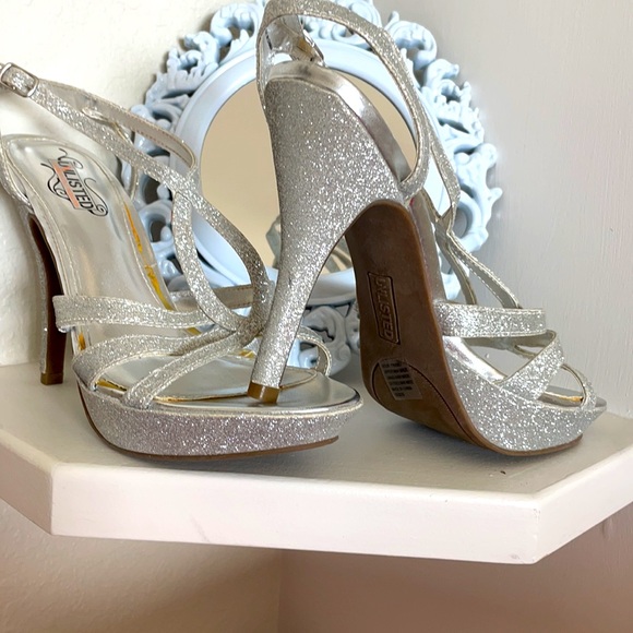 Herls - Picture 2 of 3